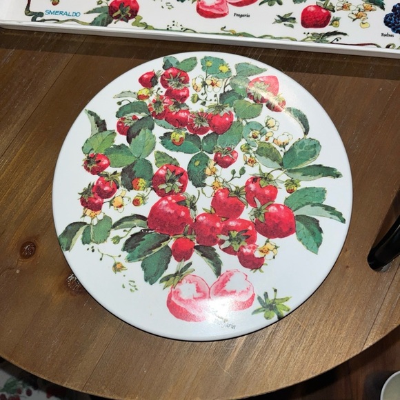 Smeraldo Strawberry Fruit Serving Tray & Plate Melamine Design Imports Italy - Picture 2 of 16